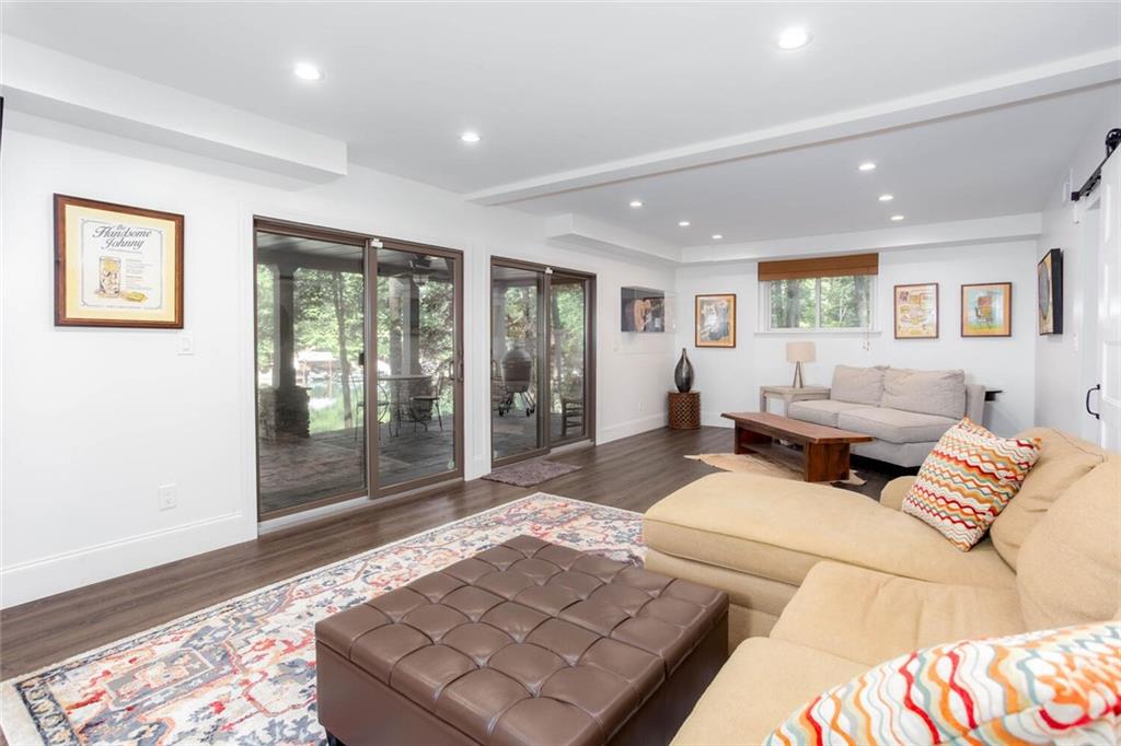 225 Lakeview Circle