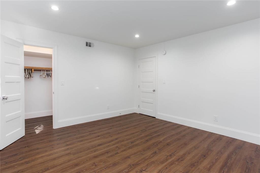 225 Lakeview Circle