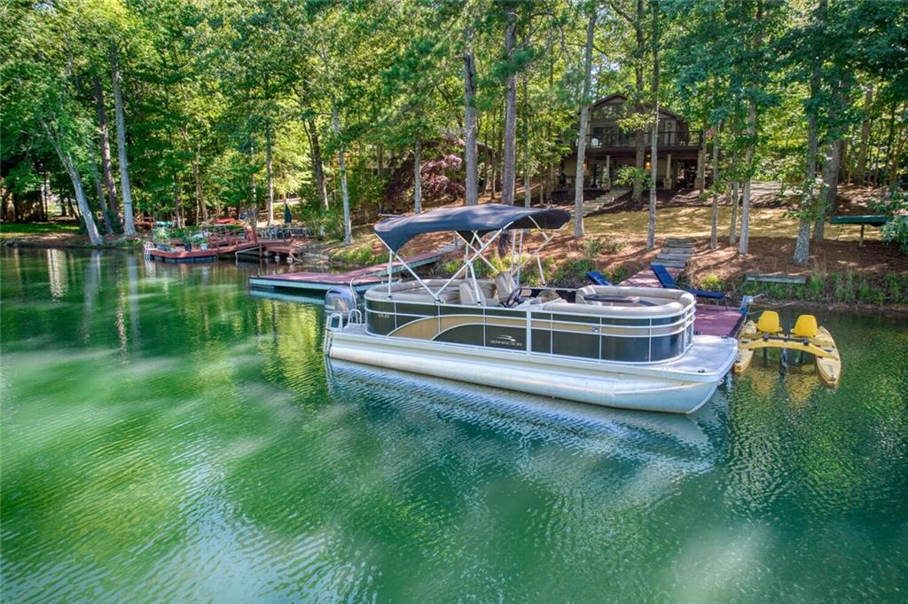 225 Lakeview Circle