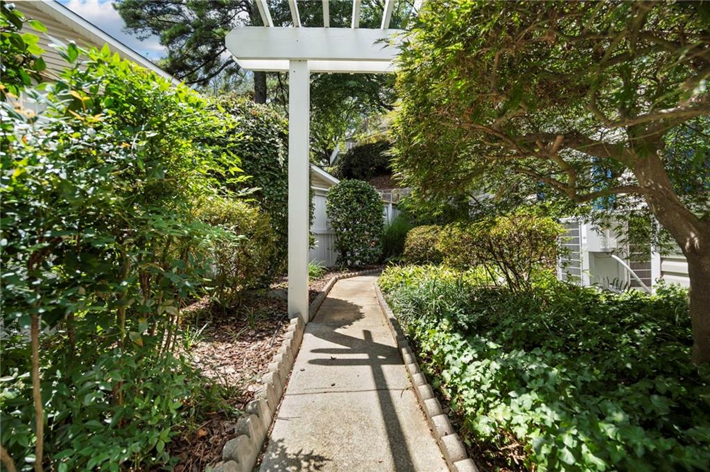 12 WATERFORD Court