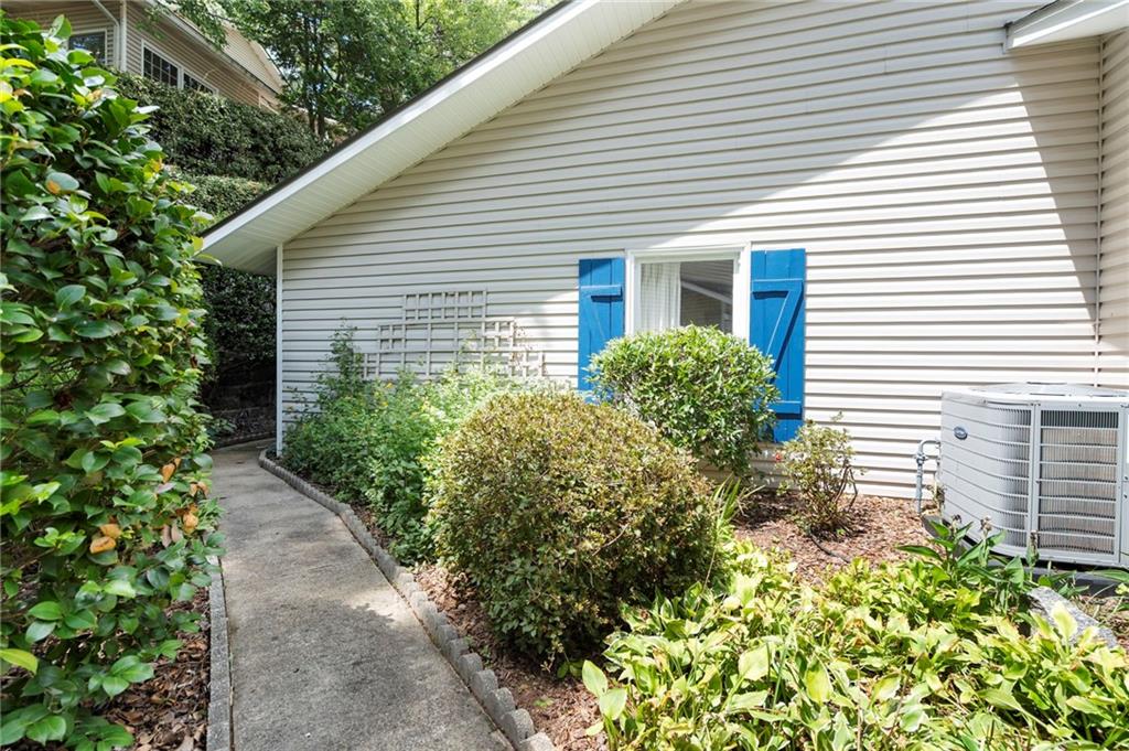 12 WATERFORD Court