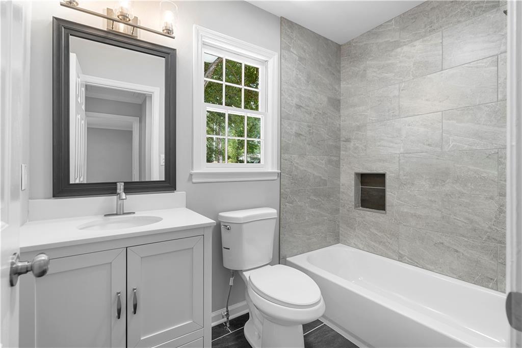 2743 Saddle Ridge Lake Drive