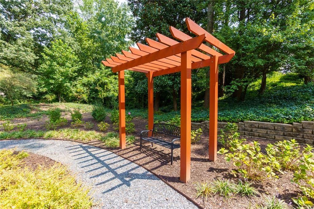 202 Smokerise Circle SE