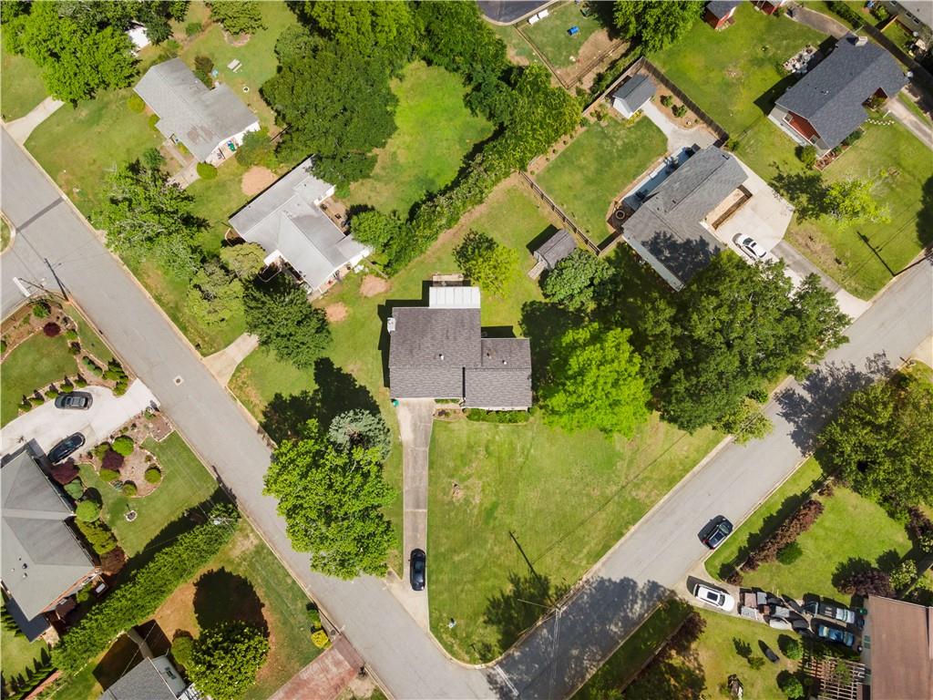 1903 Lochlomand Lane SE
