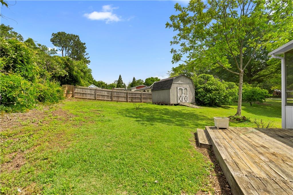 1903 Lochlomand Lane SE