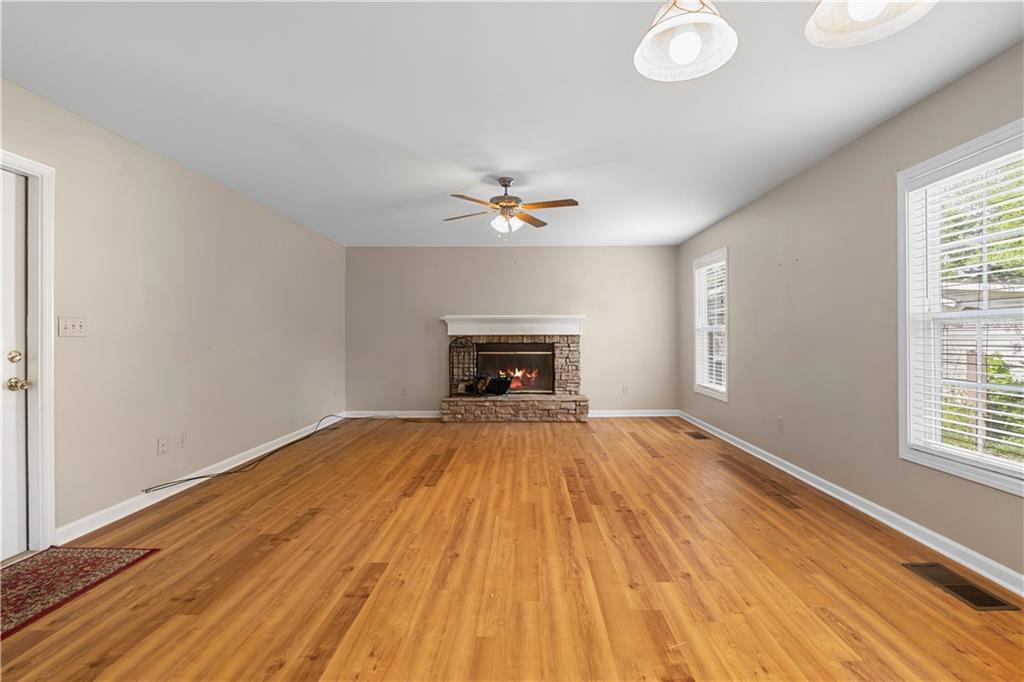1903 Lochlomand Lane SE