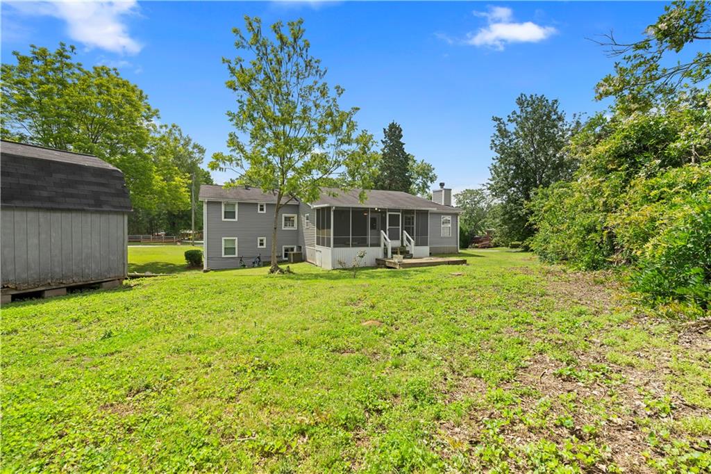1903 Lochlomand Lane SE