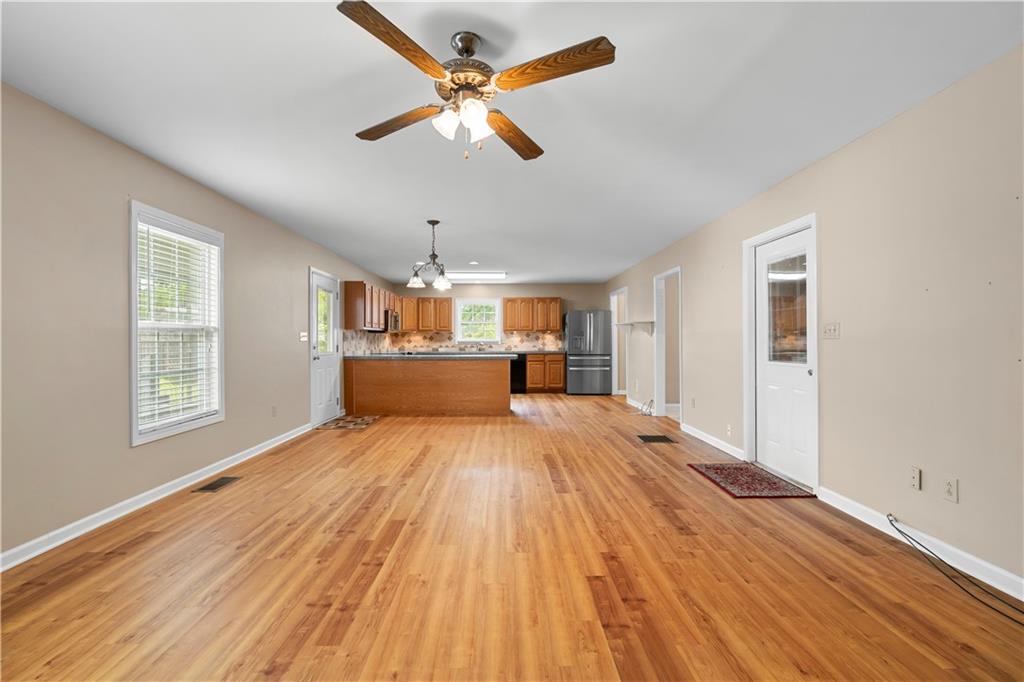 1903 Lochlomand Lane SE