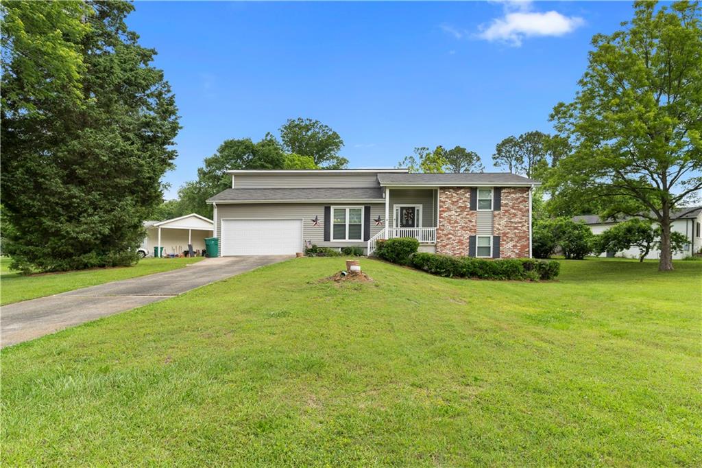 1903 Lochlomand Lane SE