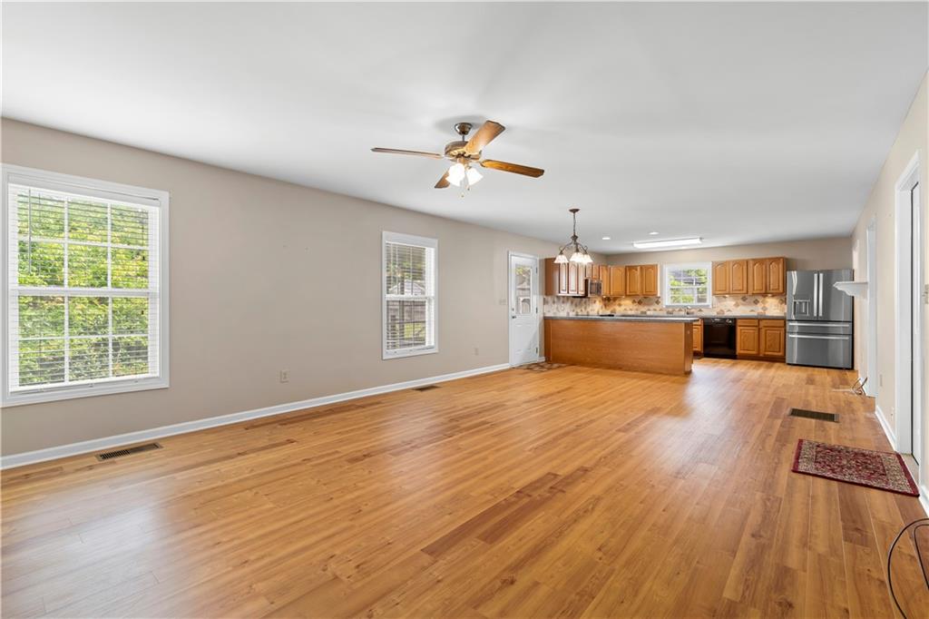 1903 Lochlomand Lane SE