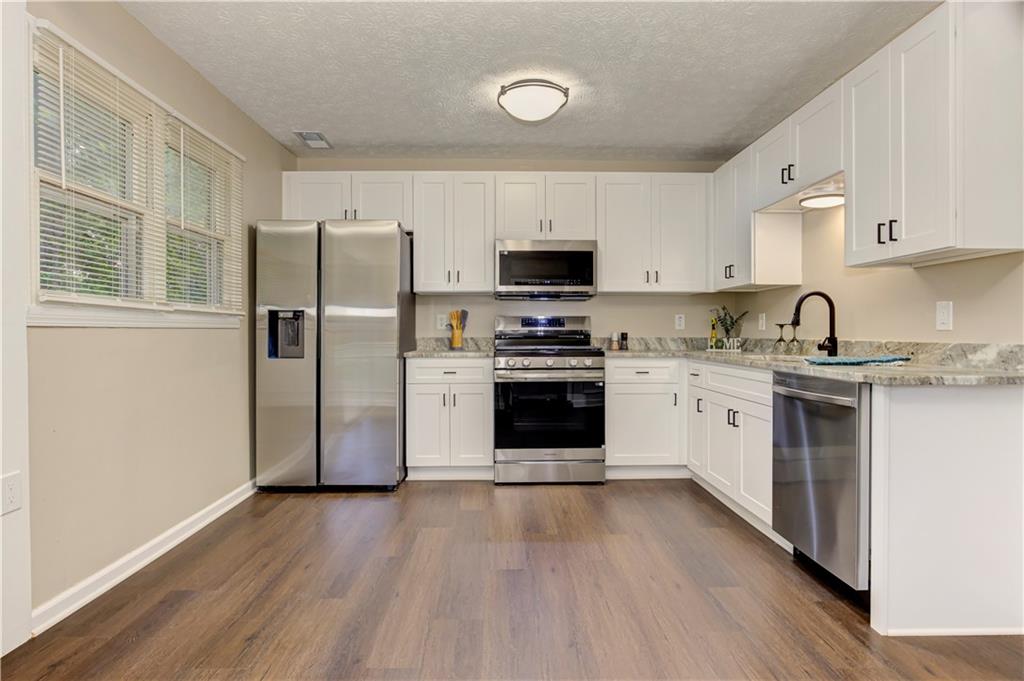 2408 Red Fox Run NW