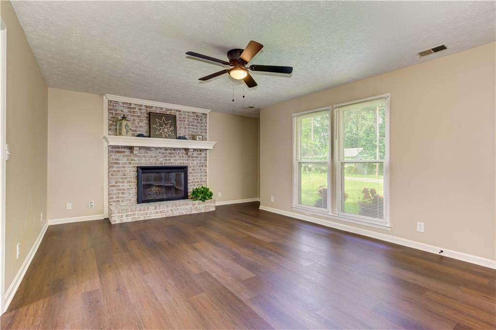 2408 Red Fox Run NW
