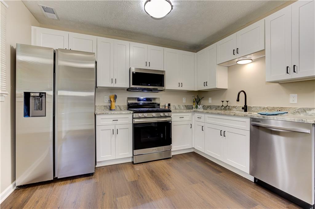2408 Red Fox Run NW