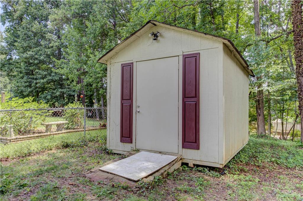 2408 Red Fox Run NW