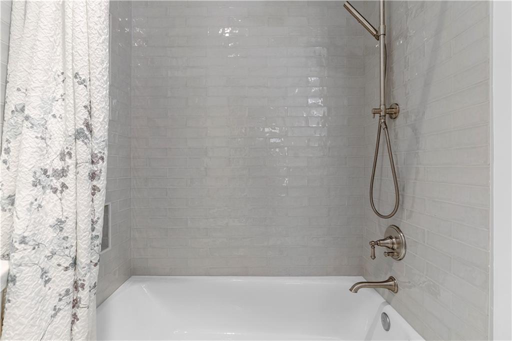 1232 Brookhaven Park Place NE