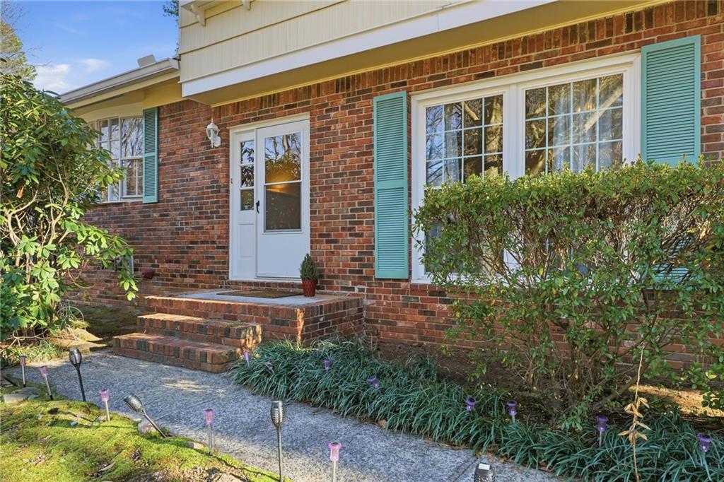1437 Shadowbrook Drive
