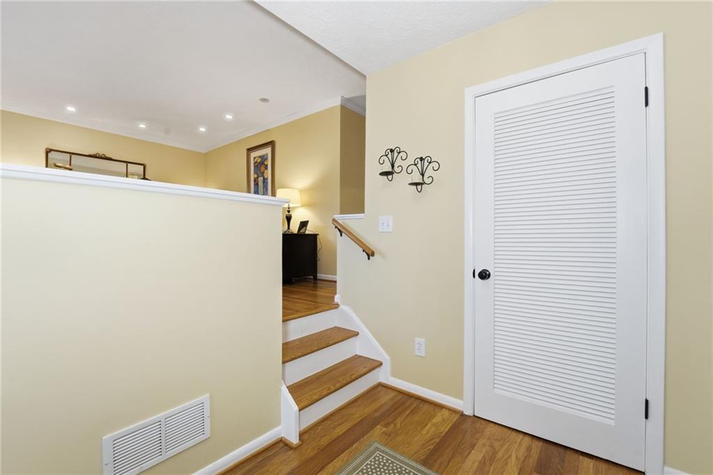 1437 Shadowbrook Drive