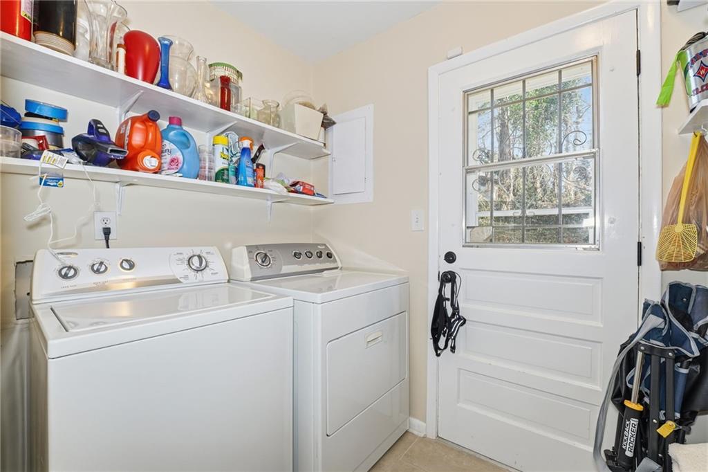 1437 Shadowbrook Drive