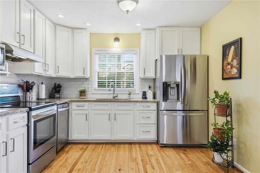 1437 Shadowbrook Drive