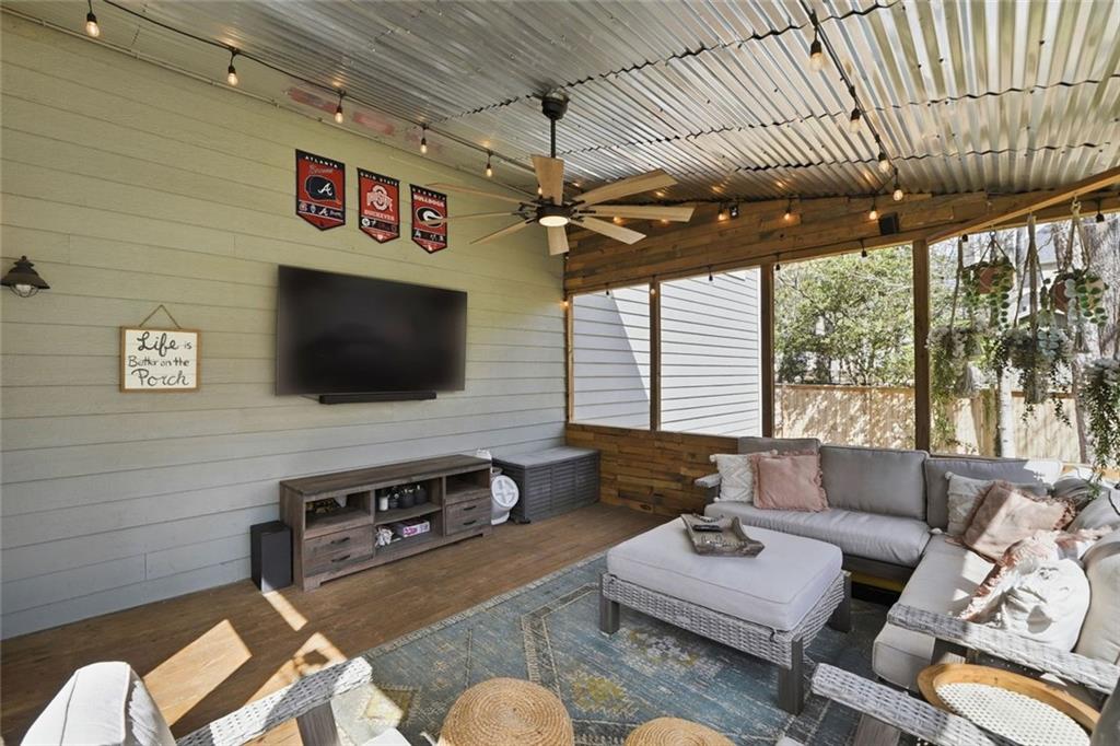 4922 Willow Creek Drive