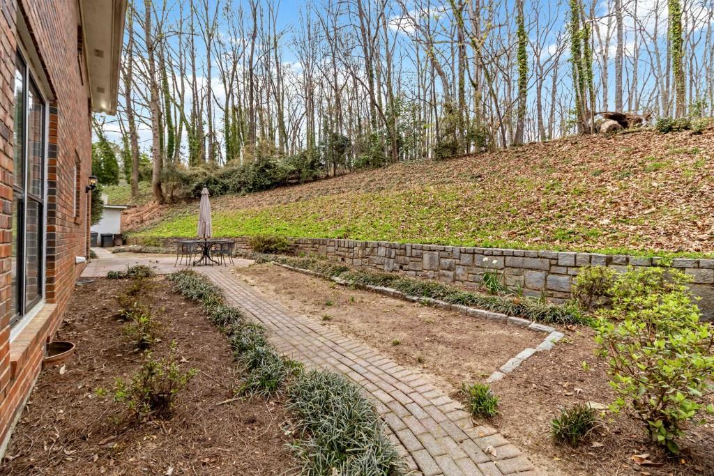 810 Oakstone Trail