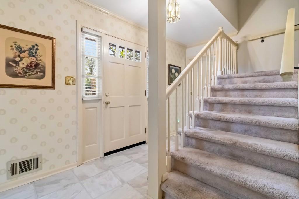810 Oakstone Trail