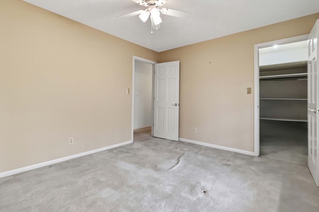810 Oakstone Trail