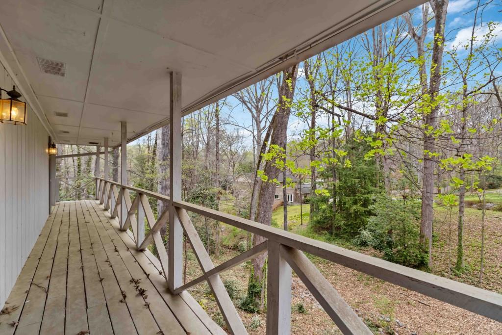 810 Oakstone Trail