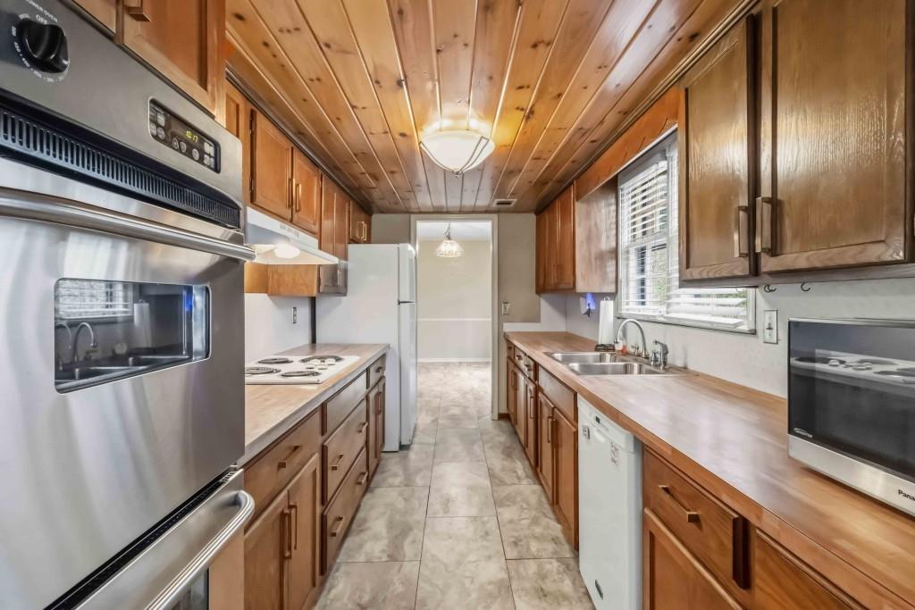 810 Oakstone Trail