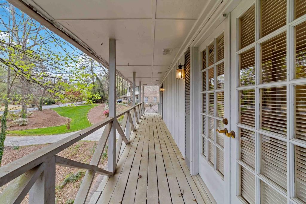 810 Oakstone Trail