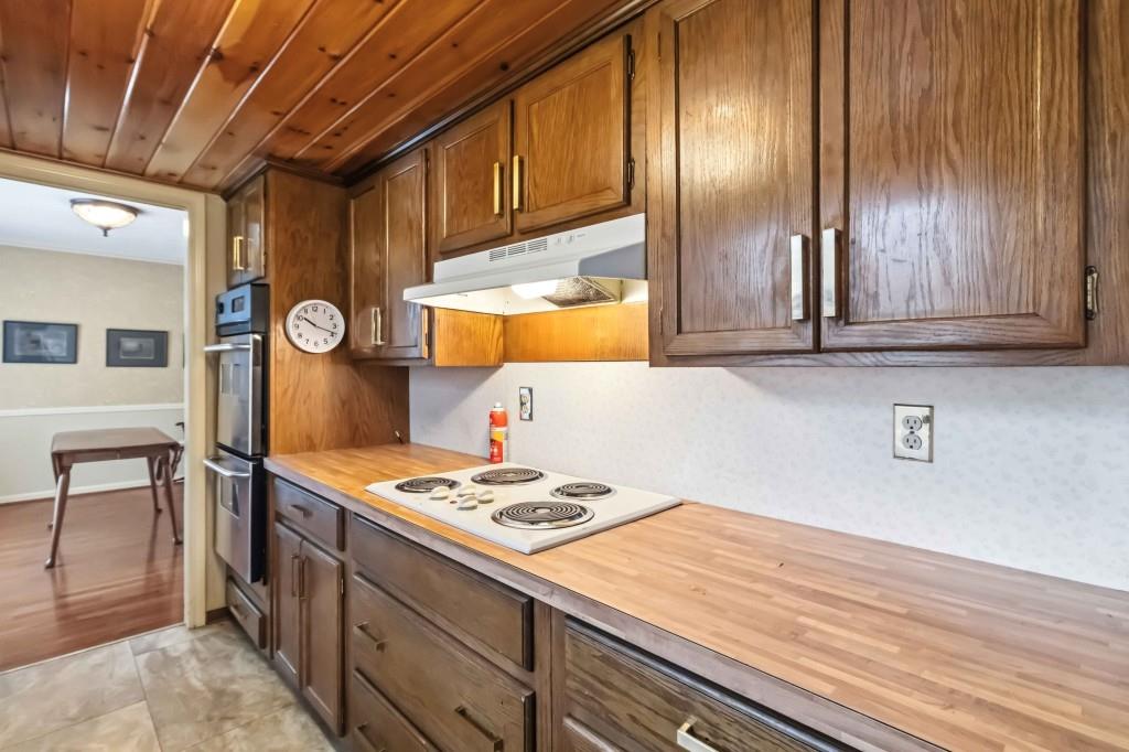 810 Oakstone Trail