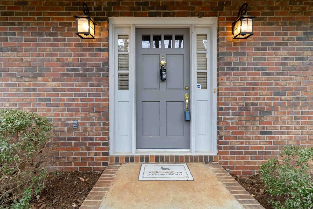 810 Oakstone Trail