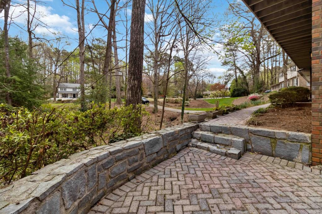 810 Oakstone Trail