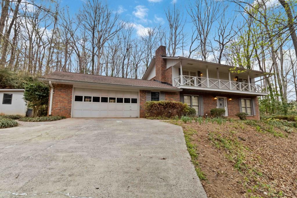 810 Oakstone Trail