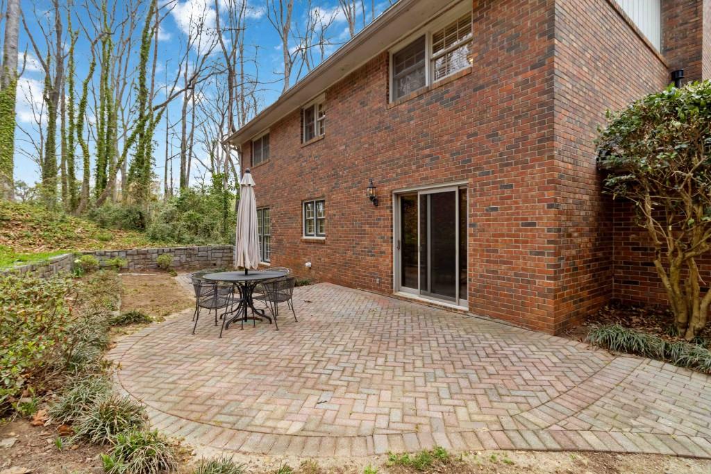 810 Oakstone Trail