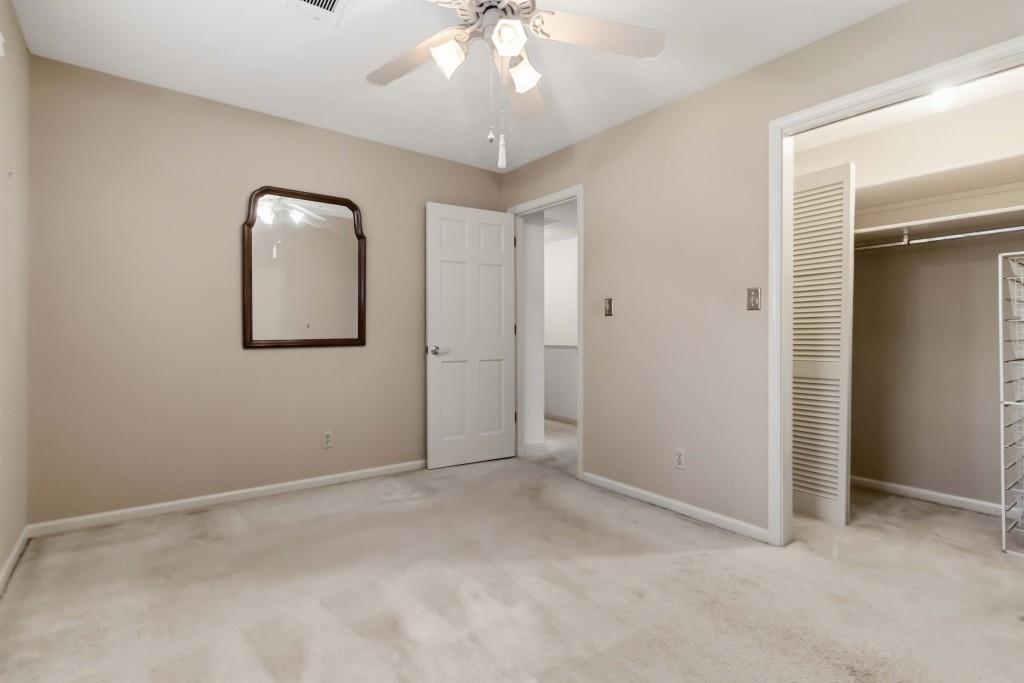810 Oakstone Trail