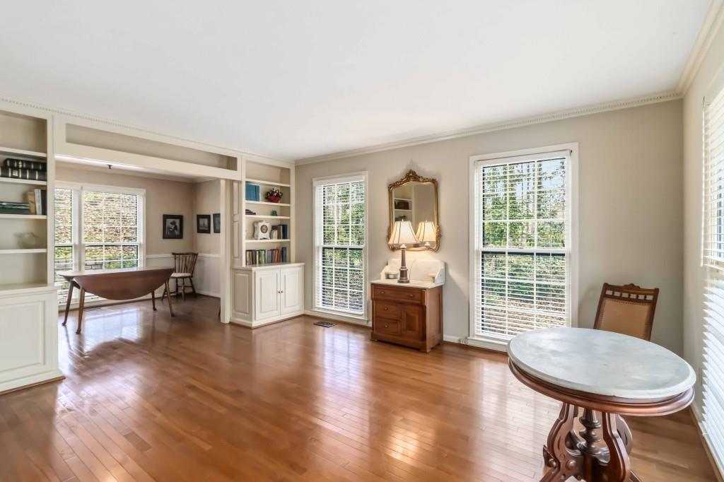 810 Oakstone Trail