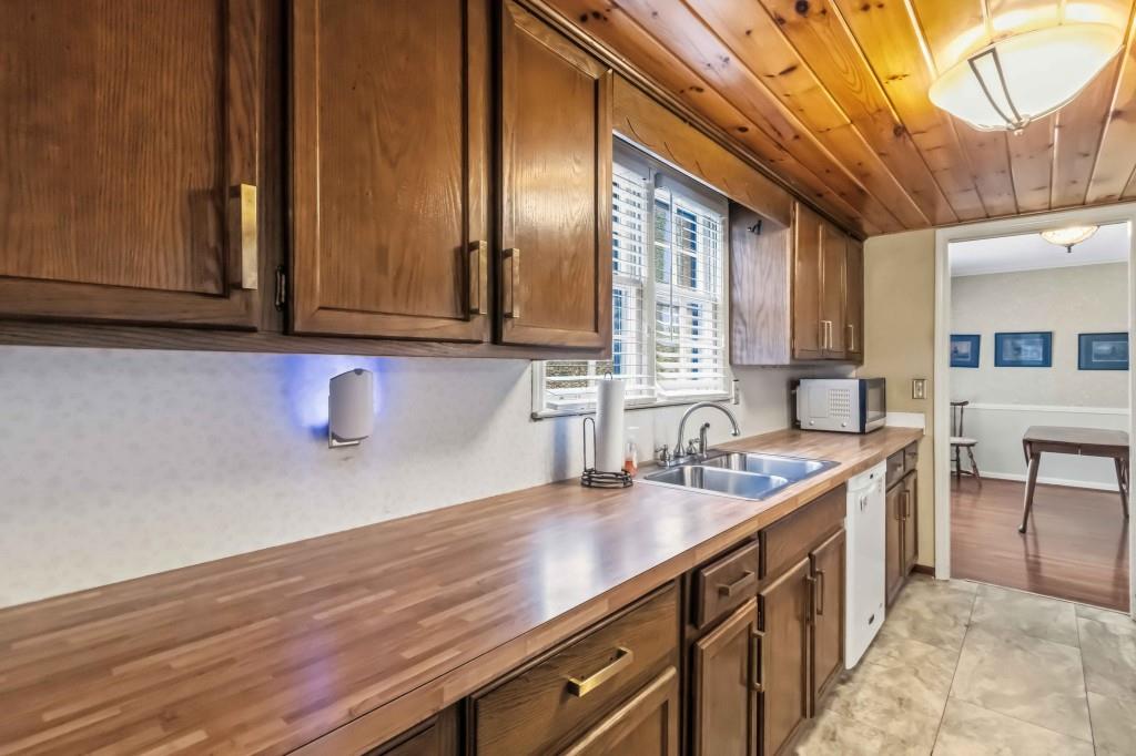 810 Oakstone Trail