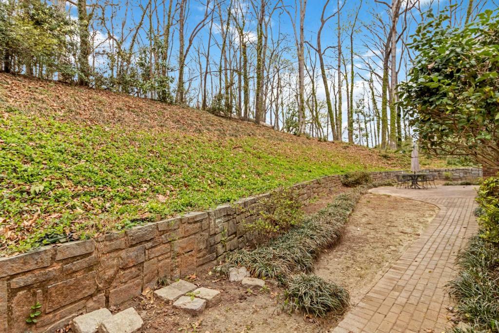 810 Oakstone Trail