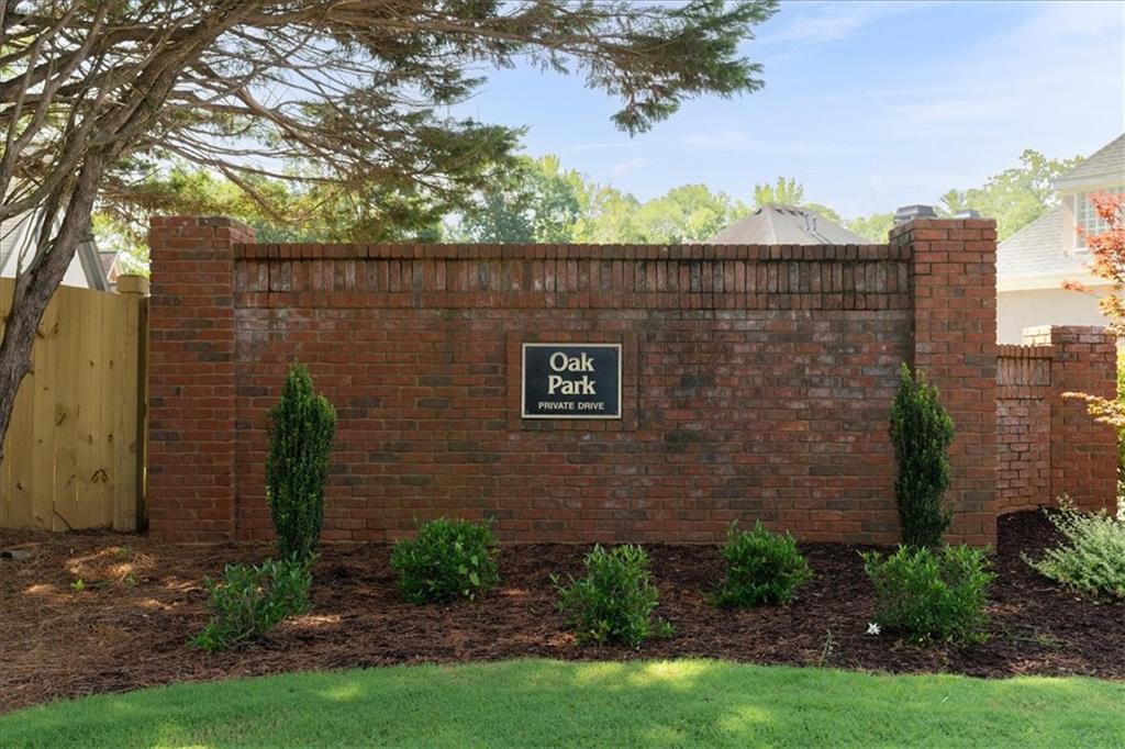 1560 Oak Park Cove