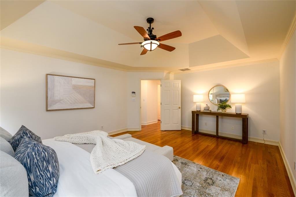 1560 Oak Park Cove