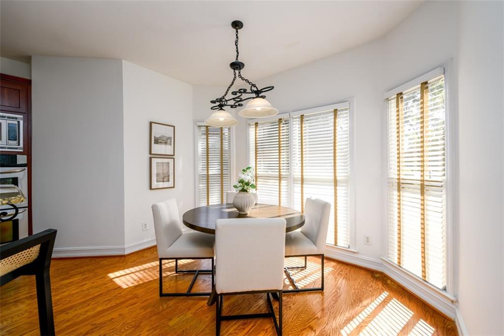 1560 Oak Park Cove