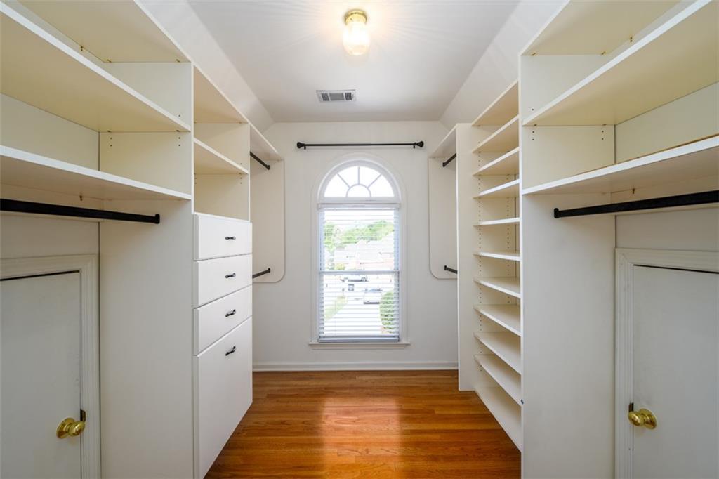 1560 Oak Park Cove