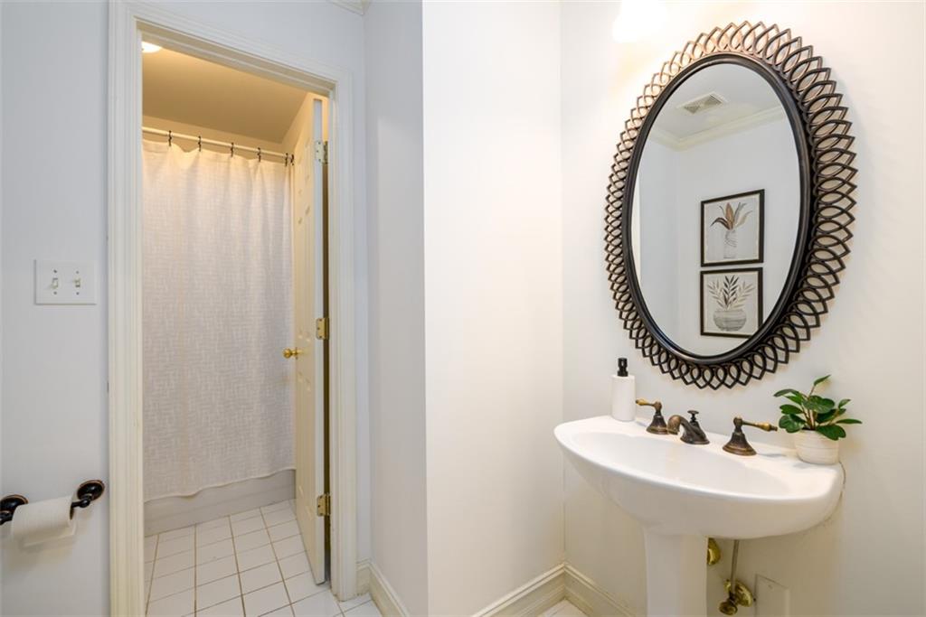 1560 Oak Park Cove
