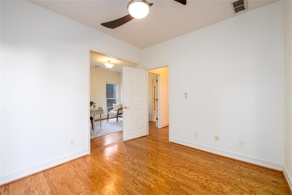 1560 Oak Park Cove