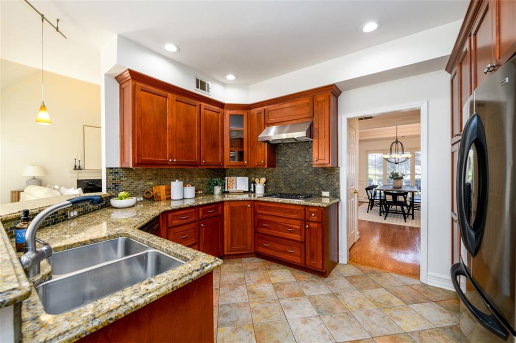 1560 Oak Park Cove