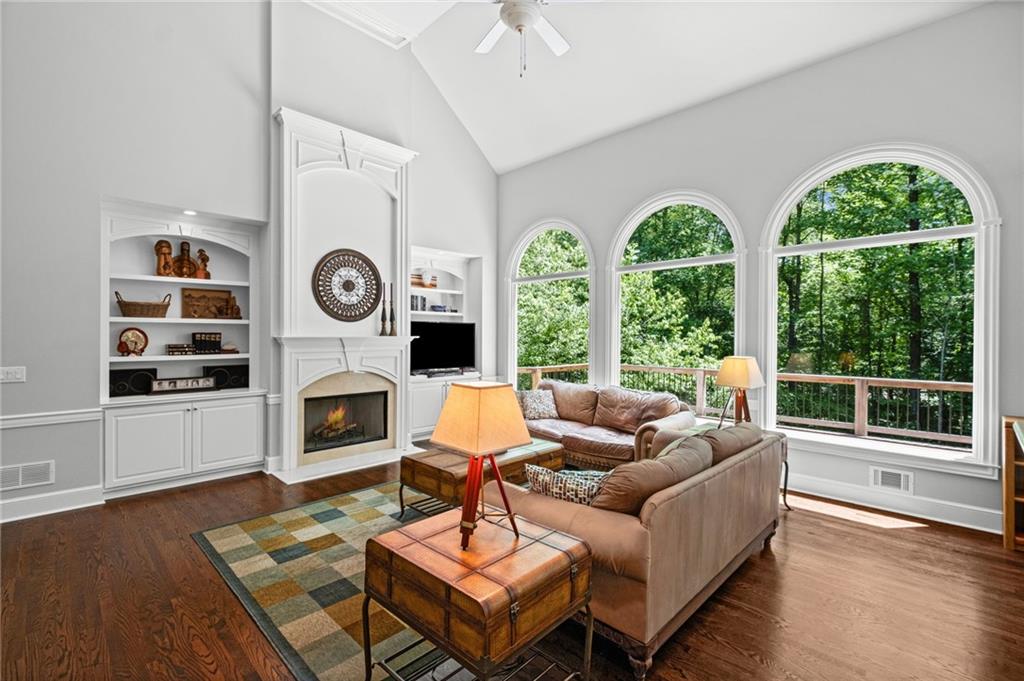 152 Grandmar Chase