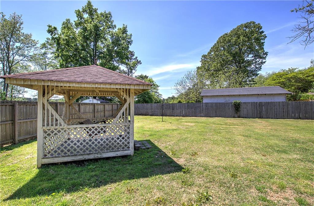 21 Sandy Beach Terrace NW