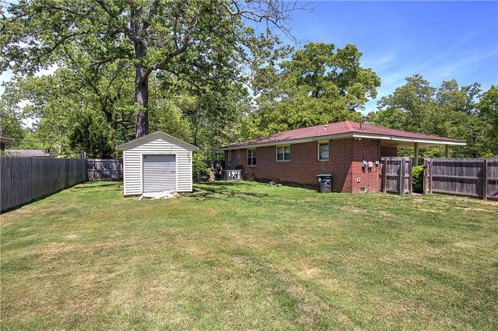21 Sandy Beach Terrace NW