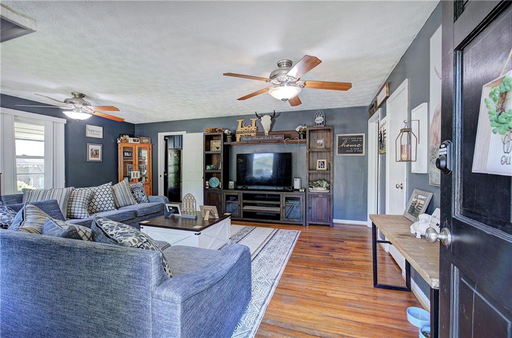 21 Sandy Beach Terrace NW